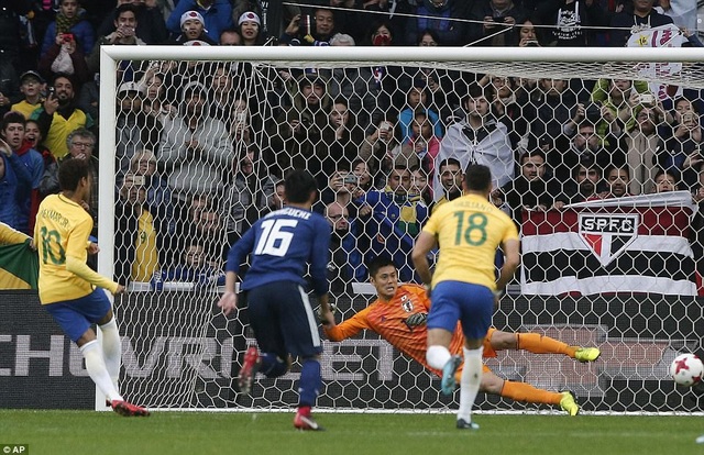 Brazil 3-1 Nhật Bản: Neymar lập công - 8
Trước đó, Neymar mở tỷ số 1-0 ở phút thứ 10