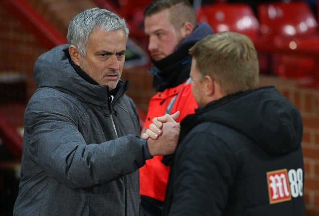 Lukaku tỏa sáng, MU giành chiến thắng trước Bournemouth - 2
Đội bóng của Mourinho (trái) có chiến thắng rất khó khăn trước Bournemouth