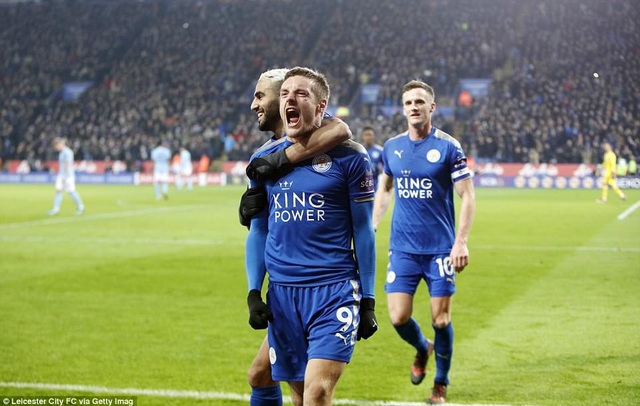 Thủ thành Bravo tỏa sáng, Man City vượt qua Leicester - 2
Vardy gỡ hòa cho Leicester từ chấm phạt đền