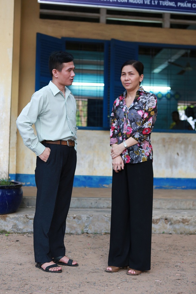 Phạm Nhật Huy bất ngờ thành “ông giáo làng” - 2 Phạm Nhật Huy bất ngờ thành “ông giáo làng” - 2