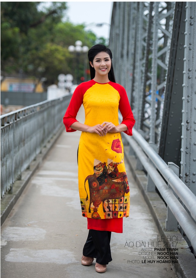 Thú vị bộ sưu tập áo dài trên nền tranh họa sĩ Huế - 5 Áo dài NTK Ngọc Hân trên nền tranh họa sĩ Phạm Trinh