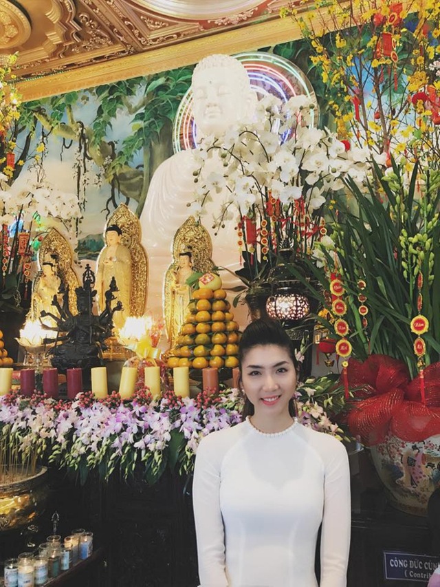 Ngọc Quyên chia sẻ sau 3 năm đón Tết nơi "đất khách" - 6 Việc tham gia vào các hoạt động đón Tết của kiều bào cũng giúp Ngọc Quyên vơi bớt nỗi nhớ nhà.