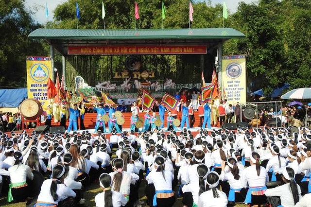 Rộn ràng lễ khai hạ Mường Bi - 4 Rộn ràng lễ khai hạ Mường Bi - 4