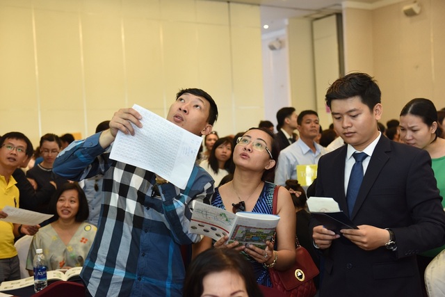 Căn hộ diện tích lớn hút hàng - 7 Những khách có lá thăm muộn hồi hộp theo dõi xem căn hộ mình nhắm có bị người khác mua chưa