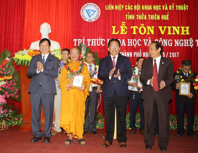 Tôn vinh 15 trí thức khoa học và công nghệ tiêu biểu tỉnh Thừa Thiên Huế - 2 Tôn vinh 15 trí thức khoa học và công nghệ tiêu biểu tỉnh Thừa Thiên Huế - 2