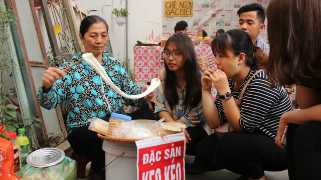 Cùng sinh viên Hà Nội "quay ngược thời gian" trở về những năm 90 - 8 Món kẹo kéo đã gắn với tuổi thơ của rất nhiều người