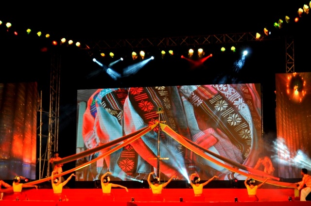 Lung linh “Đêm huyền thoại Apsara” - 5 Múa ước mơ bên khung cửi
