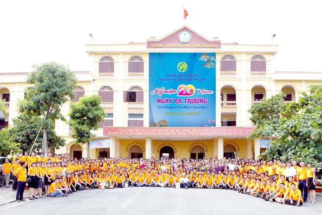 Cựu học sinh THPT A Hải Hậu kỷ niệm 20 năm ngày ra trường - 1
Ảnh chụp các thầy cô giáo và Tập thể khóa 94-97