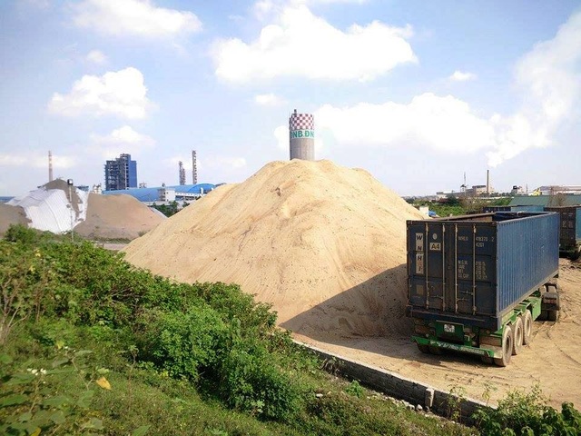 Hàng loạt “ông lớn” ngang nhiên vi phạm pháp luật đê điều! - 2 Bãi tập kết cát khủng của Tập đoàn Thai Group vi phạm pháp luật về đề điều tại thành phố Ninh Bình.
