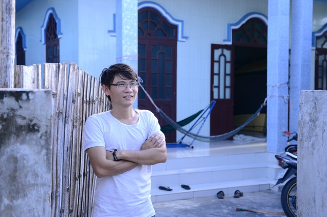 8x làm homestay, du lịch ở đảo tiền tiêu chỉ với chiếc smartphone - 4
Giỏi trước cổng homestay của mình