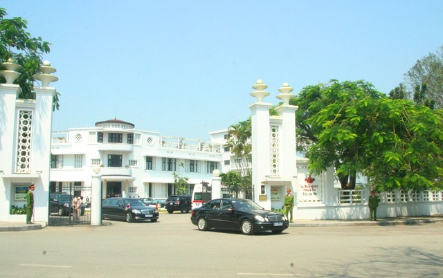 Nhật hoàng rời cố đô Huế, kết thúc tốt đẹp chuyến thăm Việt Nam - 4 Nhật hoàng rời cố đô Huế, kết thúc tốt đẹp chuyến thăm Việt Nam - 4