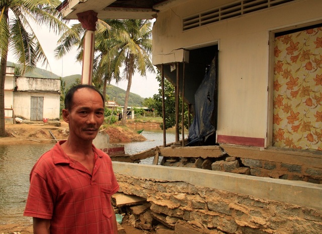 "Xóm lũ" đìu hiu ngày cận Tết - 5 Ông Tiên sẽ đón cái Tết đạm bạc trong căn nhà bị sập móng, nền phòng khách