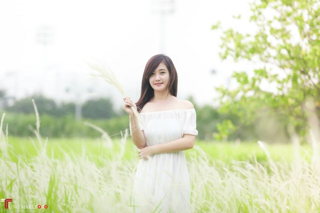 Thiếu nữ tại chùa Hương bất ngờ được phong... "hot girl chèo đò" - 6 Thiếu nữ tại chùa Hương bất ngờ được phong... "hot girl chèo đò" - 6
