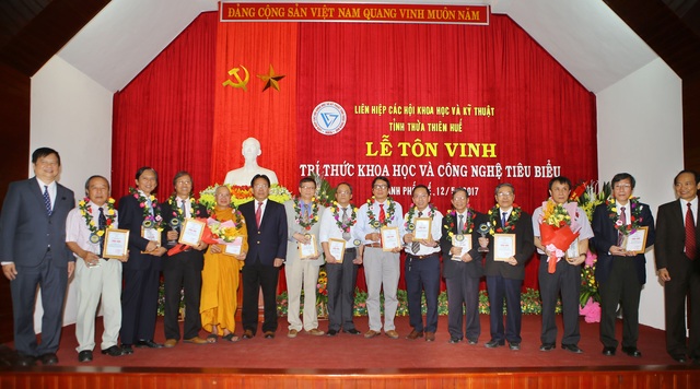 Tôn vinh 15 trí thức khoa học và công nghệ tiêu biểu tỉnh Thừa Thiên Huế - 4 Các gương mặt trí thức khoa học và công nghệ tiêu biểu tỉnh Thừa Thiên Huế lần đầu tiên