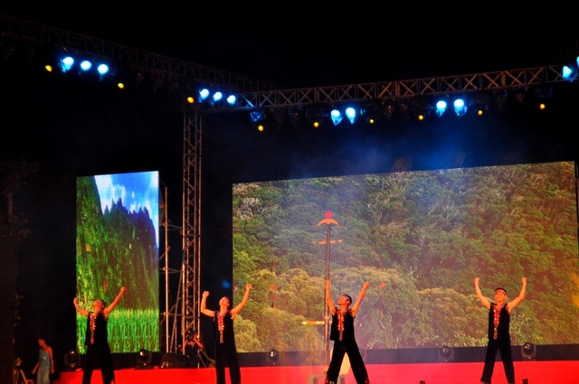 Lung linh “Đêm huyền thoại Apsara” - 6 Múa mừng lúa mới