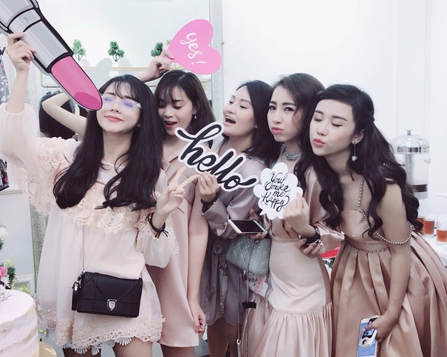 6 "bà mẹ bỉm sữa" gây xôn xao mạng xã hội vì xinh đẹp và "chịu chơi" - 6 6 "bà mẹ bỉm sữa" gây xôn xao mạng xã hội vì xinh đẹp và "chịu chơi" - 6