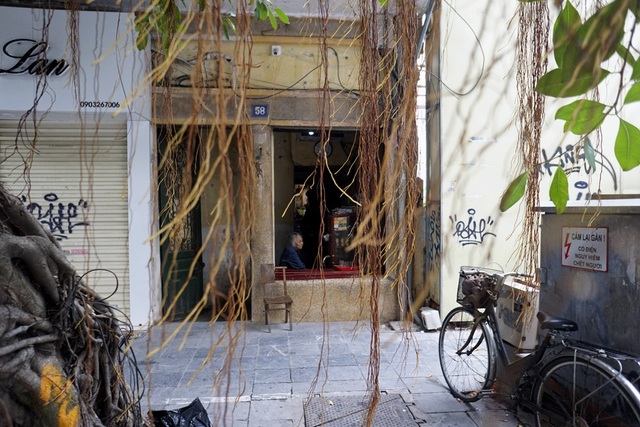 Hà Nội bình yên trong tiết trời thu - 6
Một góc phố Hàng Trống mang lại vẻ cổ kính, hoài niệm.