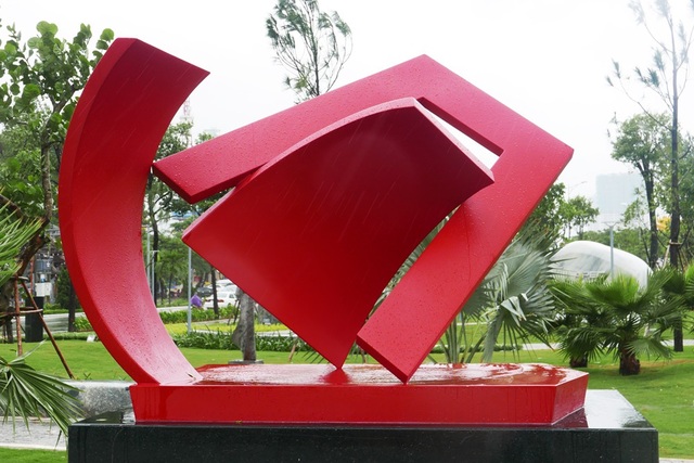 Công viên tượng 21 nền kinh tế thành viên APEC ở Đà Nẵng - 7
Tác phẩm của Papua New Guinea - quốc gia chủ nhà Năm APEC tiếp theo.
Phát biểu tại lễ khai trương, Phó Thủ tướng Phạm Bình Minh nhấn mạnh, công viên là nỗ lực góp phần mở rộng và làm sâu sắc hiểu biết của người dân về APEC, kết nối người dân trong khu vực và thúc đẩy giao lưu văn hóa.