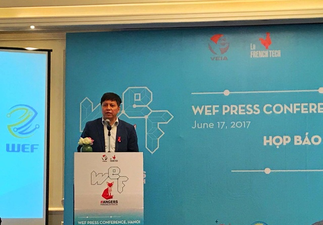 Việt Nam là "công trường" trong ngành công nghiệp điện tử - 1 Vụ trưởng Vụ CNTT Đào Đình Khả phát biểu tại buổi họp báo