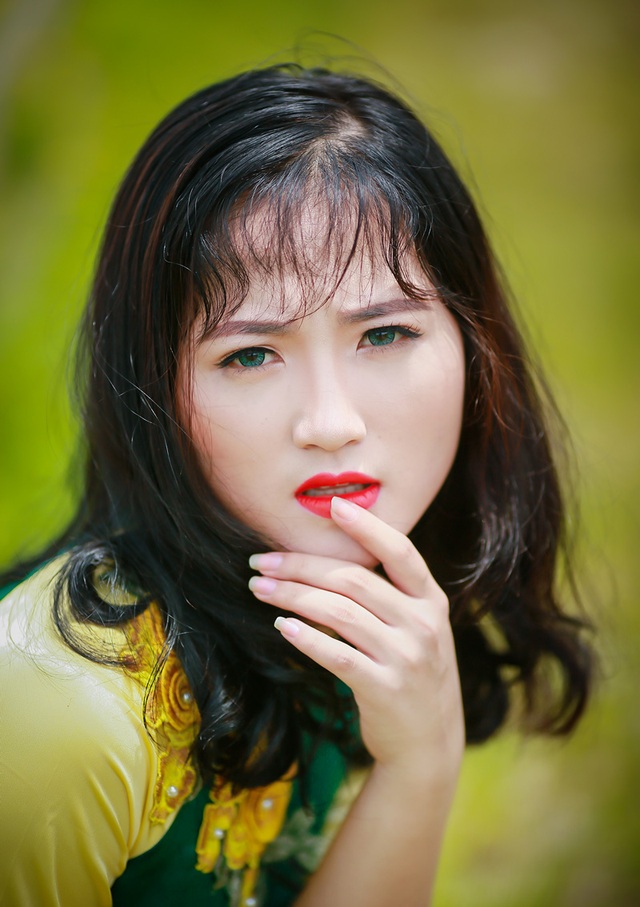 Nữ sinh khoe sắc kiều diễm giữa cánh đồng hoa - 11
Văn Thị Hải Ly (sinh năm 1998) - sinh viên Học viện Tài chính