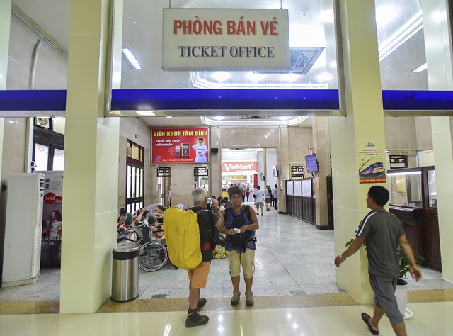 Hà Nội: Cận cảnh nhà ga trăm tuổi trước đề xuất di dời ra khỏi nội đô - 6
Cho đến nay, việc di dời ga Hà Nội mới chỉ là một đề xuất của công an thành phố. Trong khi đó, mọi hoạt động của nhà ga vẫn diễn ra bình thường.