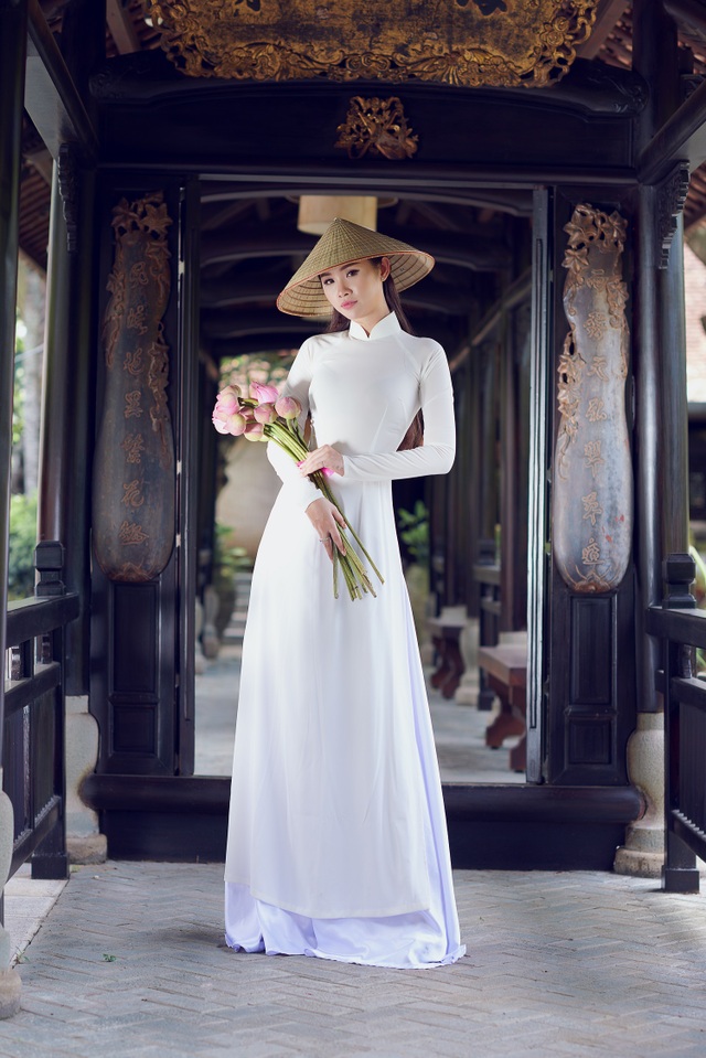Người đẹp Hoa hậu Hoàn vũ Thanh Trang khoe vẻ mềm mại, tinh khôi với áo dài - 3 Người đẹp Hoa hậu Hoàn vũ Thanh Trang khoe vẻ mềm mại, tinh khôi với áo dài - 3