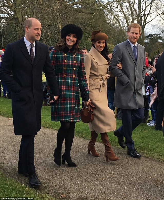 Meghan Markle xinh đẹp tới nhà thờ cùng hoàng tử Harry - 8
Việc hoàng gia Anh chấp nhận một phụ nữ đã ly dị chồng là dấu hiệu cho thấy quan điểm của các thành viên trong gia đình Hoàng gia đã có nhiều thay đổi