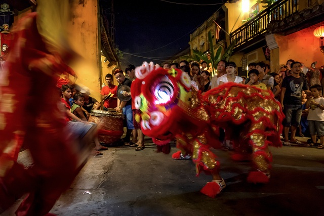 Lân - Tết Trung Thu phố Hội - 8
Phố Hội ngày đêm rộn rã tiếng trống lân trong những ngày Tết Trung thu