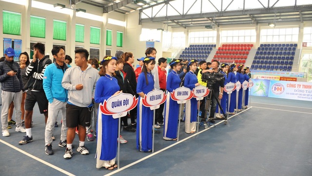 Khởi tranh giải quần vợt các cây vợt xuất sắc Việt Nam - 3 Giải đấu lần này quy tụ 08 VĐV đơn nam, 08 VĐV đơn nữ, 06 đôi nam và 06 đôi nữ có thứ hạng cao nhất trên bảng xếp hạng Ranking quốc gia mới nhất của LĐQVVN năm 2017.