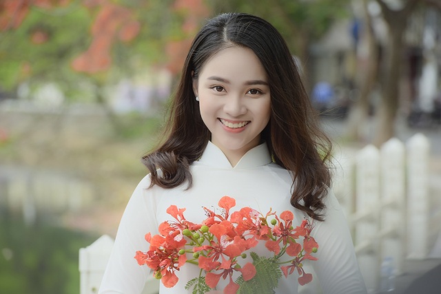 Nữ sinh tuổi 16 lãng mạn bên chùm hoa phượng đỏ - 15 Nữ sinh tuổi 16 lãng mạn bên chùm hoa phượng đỏ - 15
