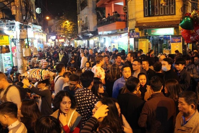 Những khu phố quà vặt khiến teen Hà thành mê mẩn - 2 Những khu phố quà vặt khiến teen Hà thành mê mẩn - 2