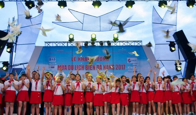 Đà Nẵng sôi động kỳ nghỉ lễ 30/4 - 1/5 và mùa du lịch biển 2017 - 9 Mùa du lịch biển Đà Nẵng 2017 cũng chính thức khai trương ngay trong kỳ nghỉ lễ 30/4 - 1/5