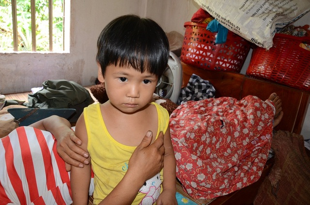“Ai cứu mẹ con với, mẹ con chết mất thôi !…” - 8 “Ai cứu mẹ con với, mẹ con chết mất thôi !…” - 8