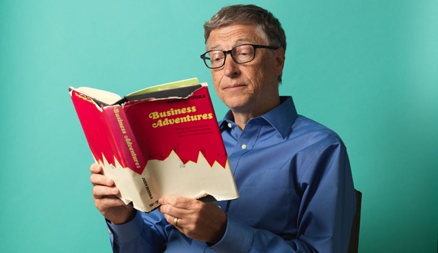 Một ngày của Bill Gates khác người thường như thế nào? - 6 Bill Gates dành nhiều thời gian trong ngày để đọc sách.
