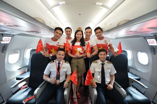 Gần 200 hành khách Vietjet cùng hát "Nối vòng tay lớn" mừng quốc khánh 2/9 - 8 Gần 200 hành khách Vietjet cùng hát "Nối vòng tay lớn" mừng quốc khánh 2/9 - 8