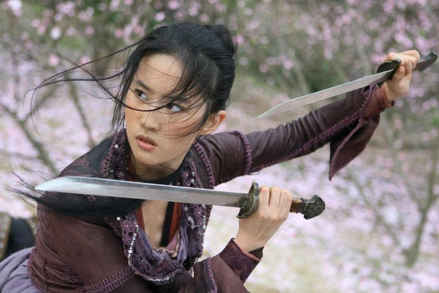 Toàn cảnh thế giới showbiz năm 2017 - 8 Lưu Diệc Phi trở thành “Hoa Mộc Lan” của Disney