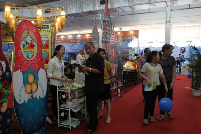 Hơn 20.000 tour du lịch đã được bán tại hội chợ VITM 2017 - 8 Theo khảo sát của Ban tổ chức, kết thúc 4 ngày diễn ra hội chợ, về tổng thể, đã có 79,5% đơn vị hài lòng, 16,8% đánh giá bình thường và 2,7% chưa hài lòng về Hội chợ. Đánh giá về mục tiêu tham gia Hội chợ, có 95,2% doanh nghiệp hài lòng, trong đó có 7,7% cho là vượt ngoài mong đợi. Còn lại có 4,8% số doanh nghiệp thấy chưa đạt được mục tiêu.