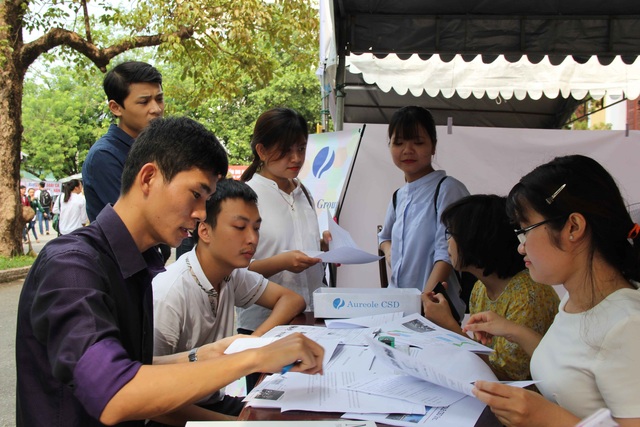 Hơn 1.500 sinh viên Đại học Khoa học Huế hào hứng tìm việc làm - 5 Trước sự khó khăn về việc làm như hiện nay, chương trình là cơ hội lớn để các bạn sinh viên lạc quan về tương lai của mình