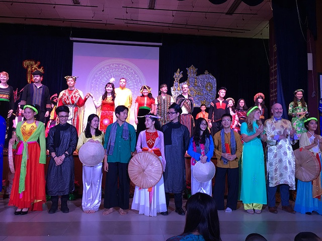 Nữ "đại sứ hòa bình” xinh xắn giành học bổng toàn phần ĐH Mỹ, Úc - 9 Châu tham gia các hoạt động văn hóa do nhà trường tổ chức