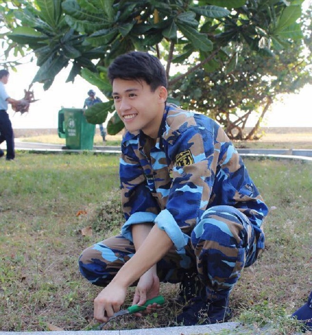 Chàng lính hải quân có nụ cười ấm áp gây "sốt" mạng - 2 Nụ cười rất đẹp của Thanh Nguyễn