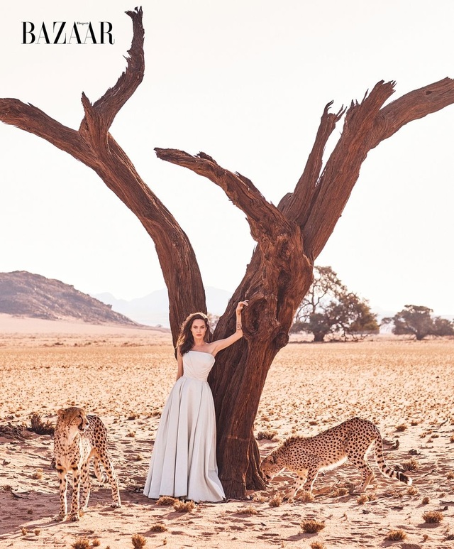 Angelina Jolie: “Đôi khi, vào một ngày buồn, tôi nhớ lại nụ cười ấy…” - 3 Angelina Jolie: “Đôi khi, vào một ngày buồn, tôi nhớ lại nụ cười ấy…” - 3