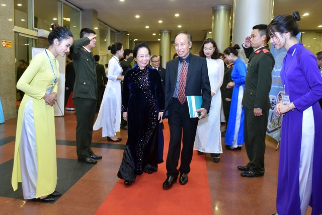 Thủ tướng Nguyễn Xuân Phúc trao giải Nhất Nhân tài Đất Việt 2017 - 27
Nguyên Phó Chủ tịch nước, Chủ tịch Hội Khuyến học Việt Nam Nguyễn Thị Doan đến với đêm trao giải. (Ảnh: Toàn Vũ)