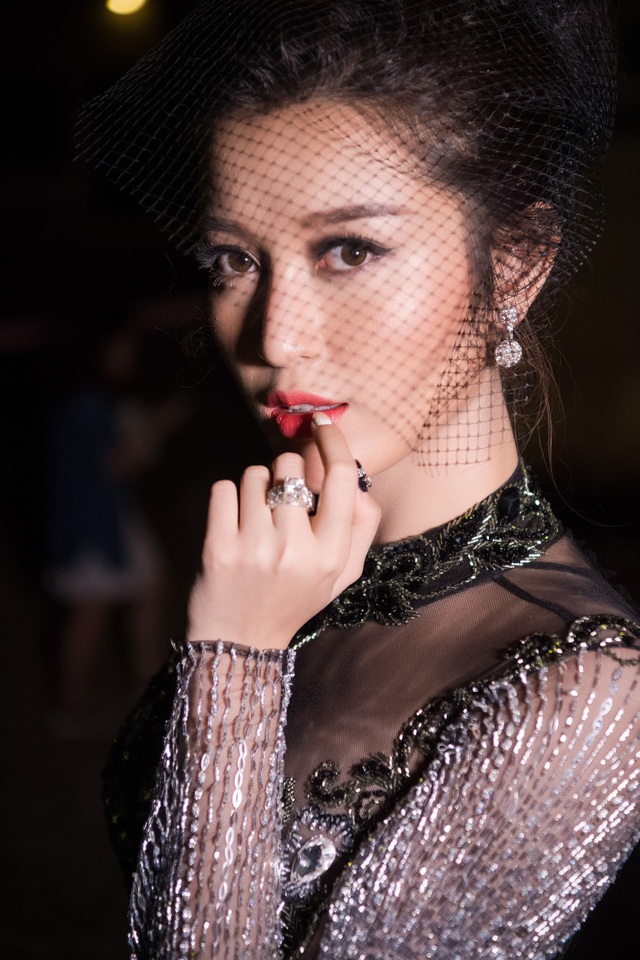 Á hậu Huyền My nói gì trước tin đồn dao kéo trước khi “ra biển lớn”? - 7 Á hậu Huyền My nói gì trước tin đồn dao kéo trước khi “ra biển lớn”? - 7