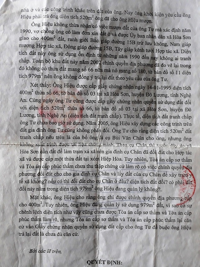 Nghệ An: Gia đình chính sách suýt mất nhà vì một cuốn sổ đỏ kỳ quặc! - 4 Quyết định tuyên hủy hai bản án sơ thẩm, phúc thẩm của Tòa án nhân dân huyện Đô Lương và Tòa án nhân dân tỉnh Nghệ An trước đó về vụ tranh chấp lô đất số 66 của gia đình ông Nguyễn Đình Hiệu và gia đình ông Bùi Văn Tư của Tòa án nhân dân tối cao.