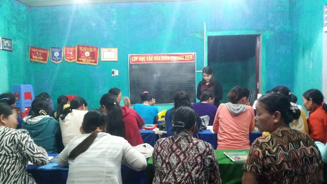 Cô Hiền bên lớp học thân thương của mình