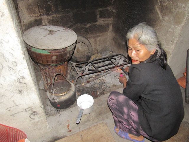 Xót thương cụ bà xin từng ngụm sữa nuôi cháu 2 tuần tuổi của đứa con điên - 6 Xót thương cụ bà xin từng ngụm sữa nuôi cháu 2 tuần tuổi của đứa con điên - 6