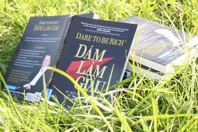 Màn ra mắt sách "trên trời" gây chú ý ở Huế - 5 Cuốn sách “Dám làm giàu”