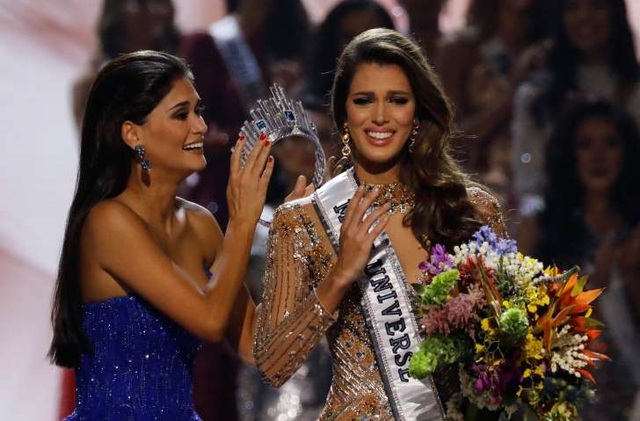 Cư dân mạng “đồn thổi” về giới tính của tân hoa hậu hoàn vũ - 1
Iris Mittenaere đăng quang ngôi vị Hoa hậu hoàn vũ 2016 vào tháng 1/2017.