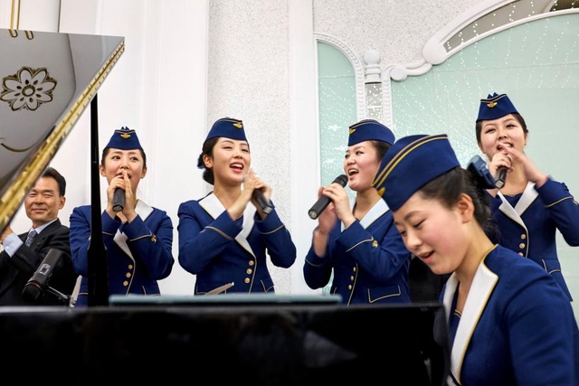 Cận cảnh hãng hàng không 1 sao của Triều Tiên - 1 Các tiếp viên của hãng hàng không Triều Tiên Air Koryo