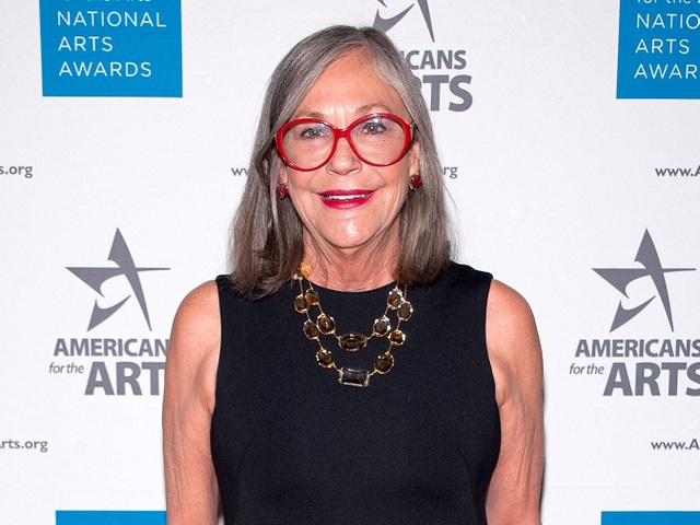 Người thừa kế Walmart trở thành nữ tỷ phú giàu nhất thế giới - 1
Bà Alice Walton (67 tuổi) đã trải qua 2 lần li dị và không có đứa con nào đang là nữ tỷ phú giàu nhất thế giới. (Nguồn: D Dipasupil/Getty Images)